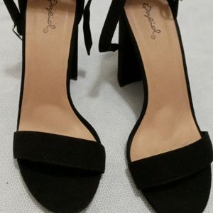 A nice comfortable summer sandal.